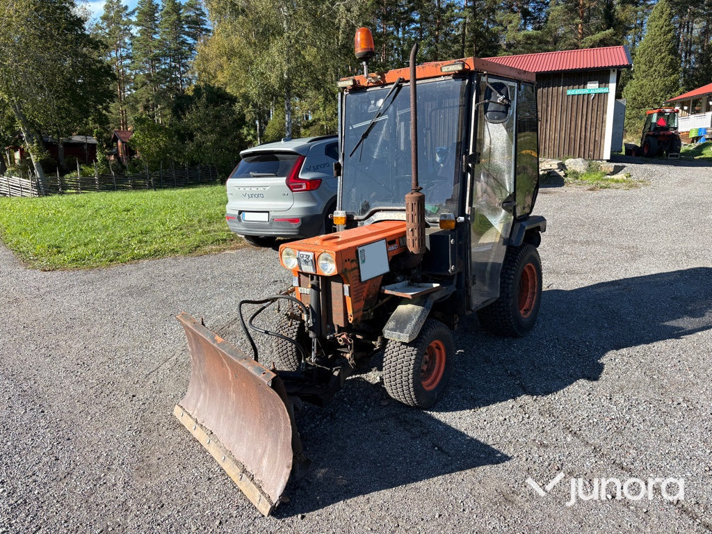 جرار Traktor Kubota B 7100 HST 4WD: صورة 1