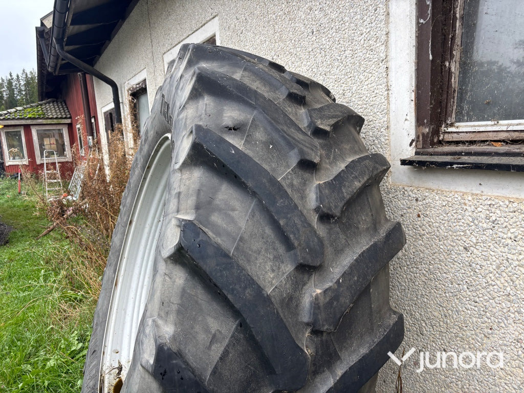 Traktordäck & fälg - Trelleborg TM800 - عجلات - الآلات الزراعية: صورة 5 Traktordäck & fälg - Trelleborg TM800 - عجلات - الآلات الزراعية: صورة 5