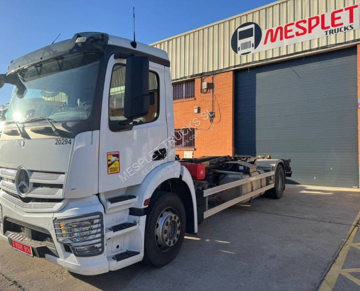 Mercedes Antos 1843 - شاحنة ذات خطاف: صورة 1 Mercedes Antos 1843 - شاحنة ذات خطاف: صورة 1