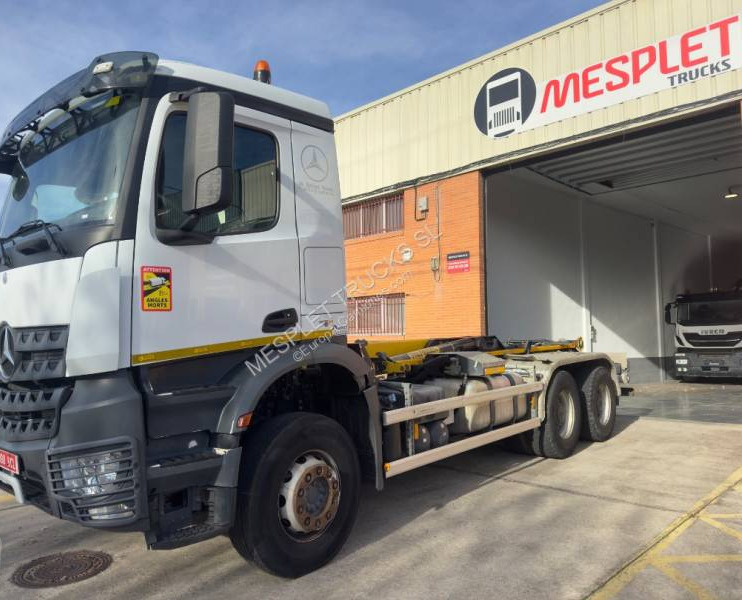 Mercedes Arocs 2645 K - شاحنة ذات خطاف: صورة 1 Mercedes Arocs 2645 K - شاحنة ذات خطاف: صورة 1