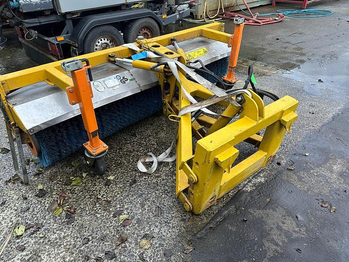 Aebi-Schmidt VKS 22-H - مكنسة: صورة 4 Aebi-Schmidt VKS 22-H - مكنسة: صورة 4