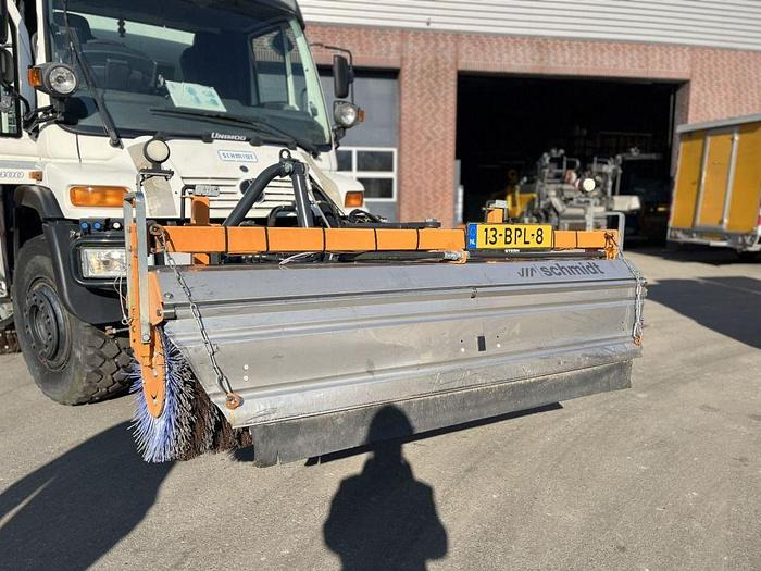 Mercedes-Benz Unimog U400 U400 4 x 2 / Schmidt SK350 sweeper - سياره كنس شوارع: صورة 5 Mercedes-Benz Unimog U400 U400 4 x 2 / Schmidt SK350 sweeper - سياره كنس شوارع: صورة 5