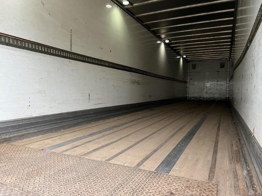 Fruehauf 13,6 mtr box - lodretstående lift - نصف مقطورة صندوق مغلق: صورة 2 Fruehauf 13,6 mtr box - lodretstående lift - نصف مقطورة صندوق مغلق: صورة 2