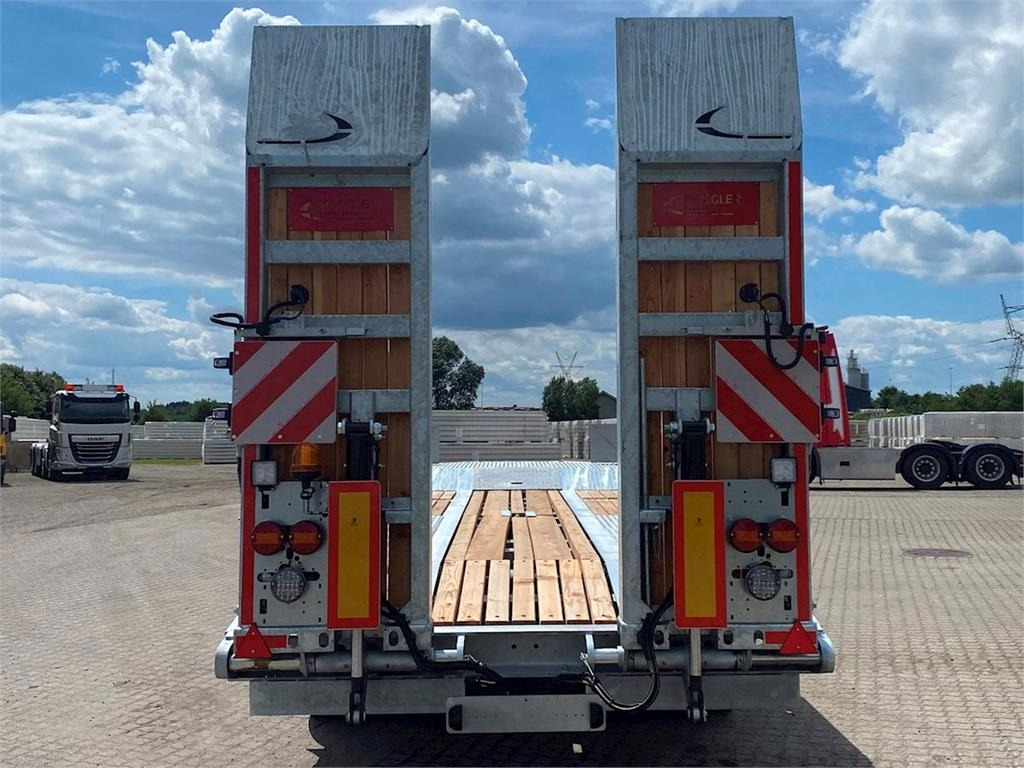Hangler DTS 300 3 akslet med ramper - مقطورة مسطحة منخفضة: صورة 5 Hangler DTS 300 3 akslet med ramper - مقطورة مسطحة منخفضة: صورة 5