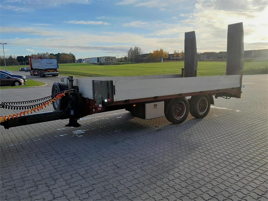 MTDK KC200 11,8 ton 5,2 mtr lad + ramper - مقطورة مسطحة منخفضة: صورة 1 MTDK KC200 11,8 ton 5,2 mtr lad + ramper - مقطورة مسطحة منخفضة: صورة 1