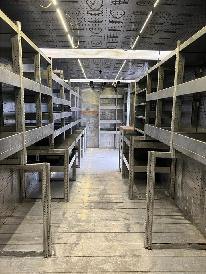 Mercedes-Benz Antos 1824 LnR  - شاحنة مقفلة: صورة 2 Mercedes-Benz Antos 1824 LnR  - شاحنة مقفلة: صورة 2