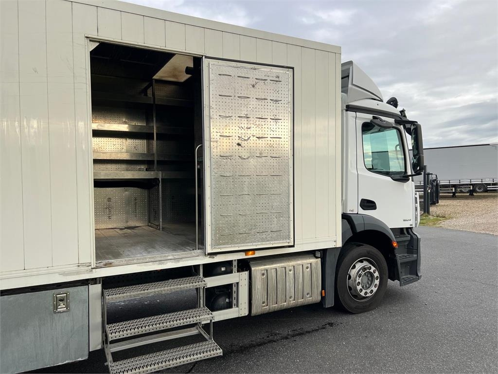 Mercedes-Benz Antos 1824 LnR  - شاحنة مقفلة: صورة 4 Mercedes-Benz Antos 1824 LnR  - شاحنة مقفلة: صورة 4