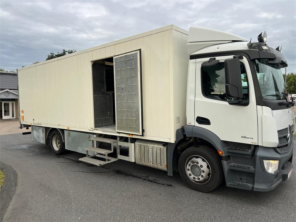 Mercedes-Benz Antos 1824 LnR - شاحنة مقفلة: صورة 1 Mercedes-Benz Antos 1824 LnR - شاحنة مقفلة: صورة 1