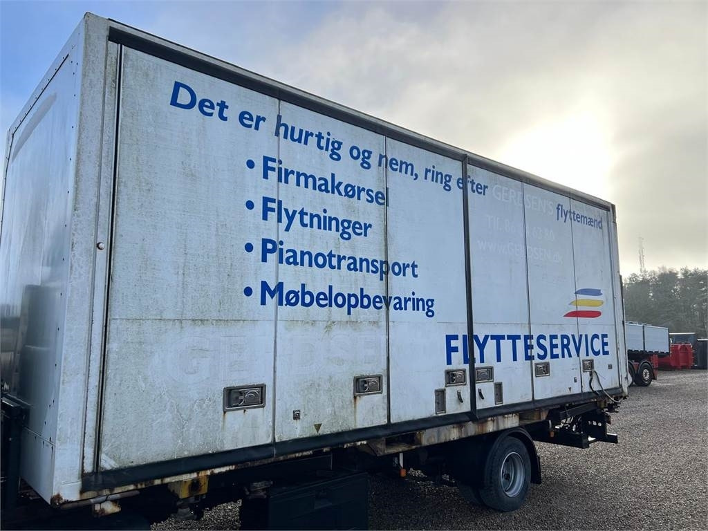 Schmitz 7450 - foldedørskasse - نصف مقطورة صندوق مغلق: صورة 1 Schmitz 7450 - foldedørskasse - نصف مقطورة صندوق مغلق: صورة 1