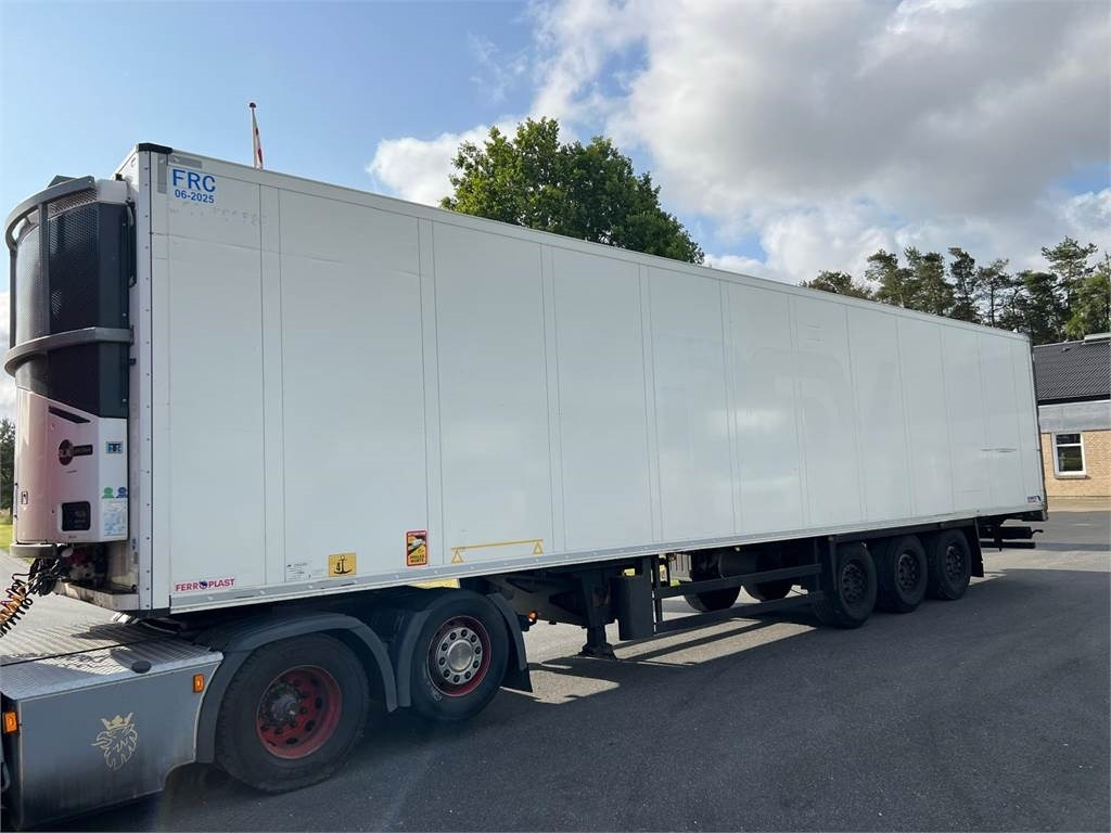 Schmitz SCB*S3B Dobbelt compartment - نصف مقطورة مُبرِّدة: صورة 1 Schmitz SCB*S3B Dobbelt compartment - نصف مقطورة مُبرِّدة: صورة 1