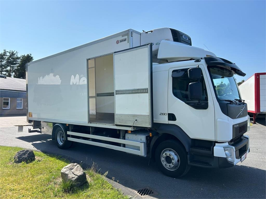 Volvo FL 280 (12 ton) Dobbelt compartment - شاحنة الفريزر: صورة 2 Volvo FL 280 (12 ton) Dobbelt compartment - شاحنة الفريزر: صورة 2