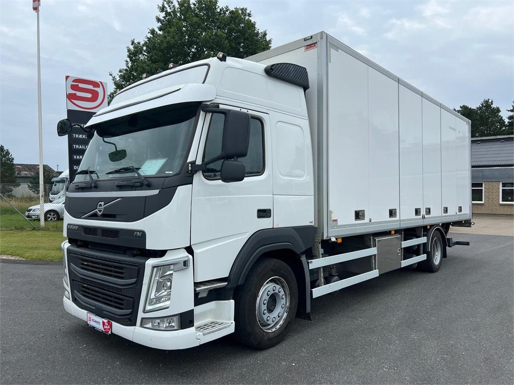 Volvo FM330 Sideåbning - شاحنة مقفلة: صورة 1 Volvo FM330 Sideåbning - شاحنة مقفلة: صورة 1