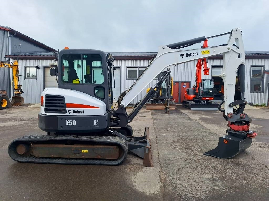 Bobcat MYYTY! SOLD! E50 PYÖRITTÄJÄLLÄ - حفارة مُصَّغرة: صورة 5 Bobcat MYYTY! SOLD! E50 PYÖRITTÄJÄLLÄ - حفارة مُصَّغرة: صورة 5