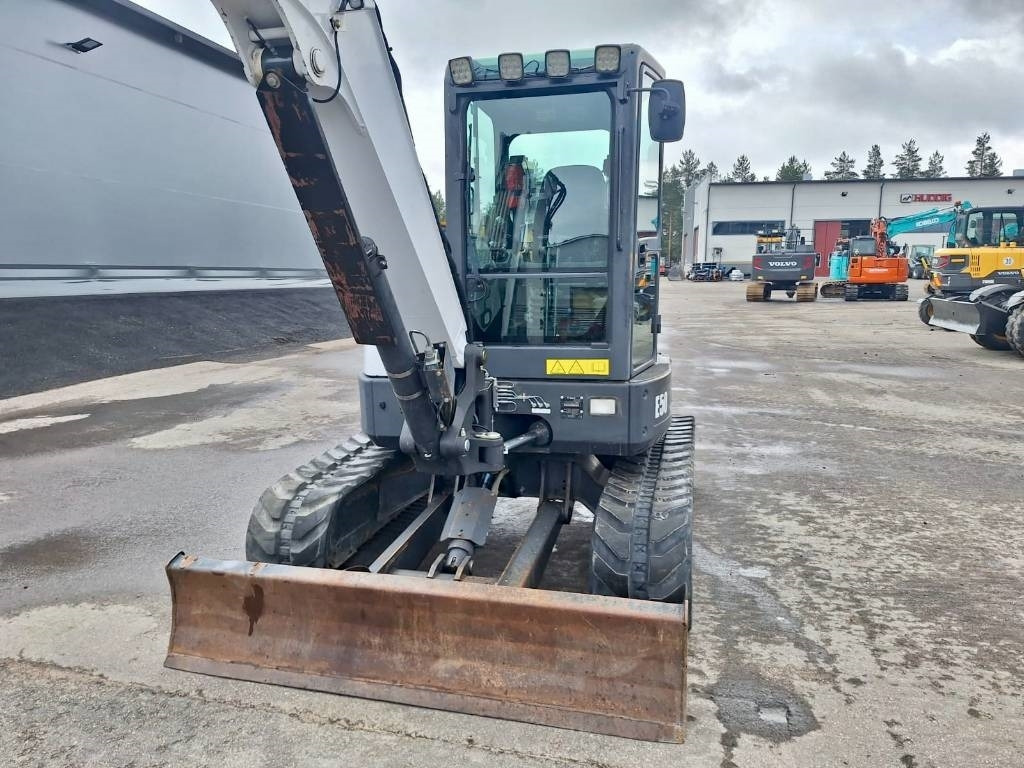 Bobcat MYYTY! SOLD! E50 PYÖRITTÄJÄLLÄ - حفارة مُصَّغرة: صورة 3 Bobcat MYYTY! SOLD! E50 PYÖRITTÄJÄLLÄ - حفارة مُصَّغرة: صورة 3