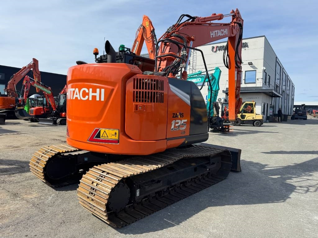 Hitachi ZX 135 USBL-7 Puskulevy - حفار زحاف: صورة 5 Hitachi ZX 135 USBL-7 Puskulevy - حفار زحاف: صورة 5