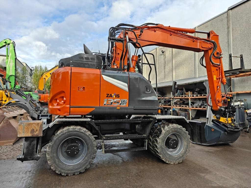 Hitachi ZX135W-7 VARUSTELTU - حفارة دولاب: صورة 4 Hitachi ZX135W-7 VARUSTELTU - حفارة دولاب: صورة 4