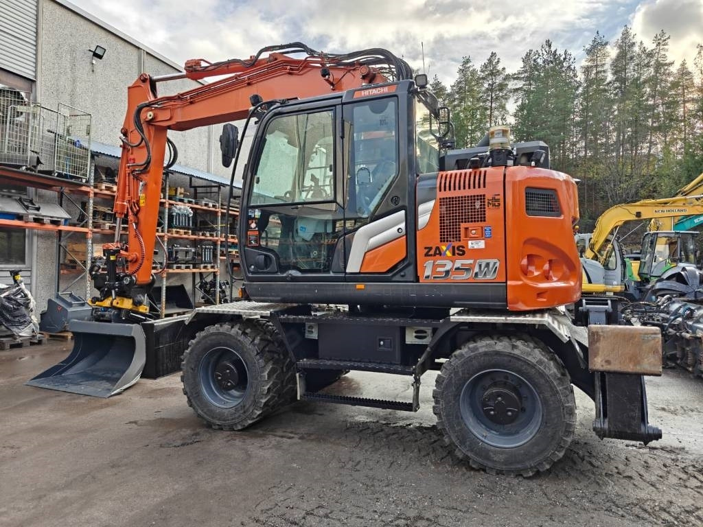 Hitachi ZX135W-7 VARUSTELTU - حفارة دولاب: صورة 2 Hitachi ZX135W-7 VARUSTELTU - حفارة دولاب: صورة 2
