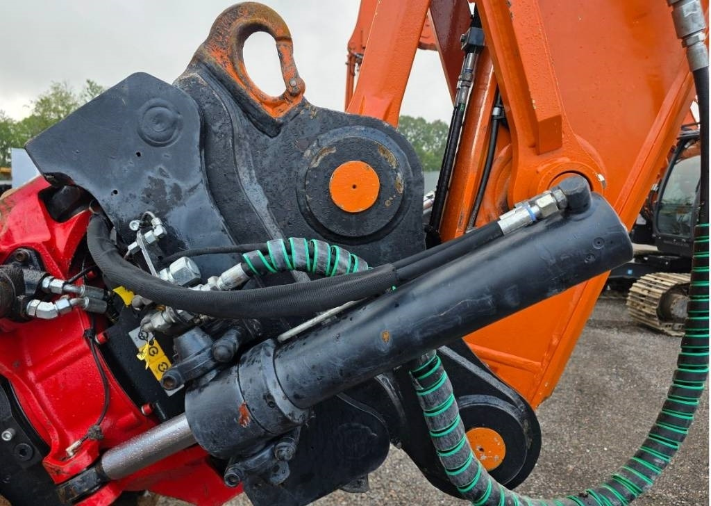 Hitachi ZX225USRLC-6 - حفار زحاف: صورة 5 Hitachi ZX225USRLC-6 - حفار زحاف: صورة 5