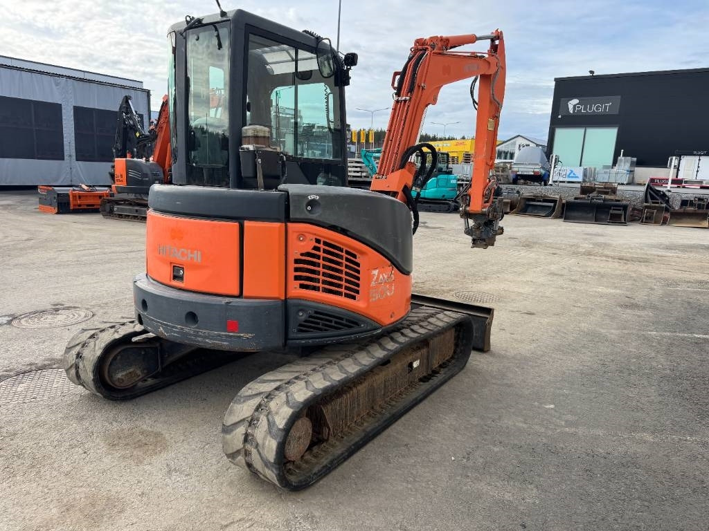 Hitachi ZX50U-2 PYÖRITTÄJÄLLÄ - حفارة مُصَّغرة: صورة 5 Hitachi ZX50U-2 PYÖRITTÄJÄLLÄ - حفارة مُصَّغرة: صورة 5