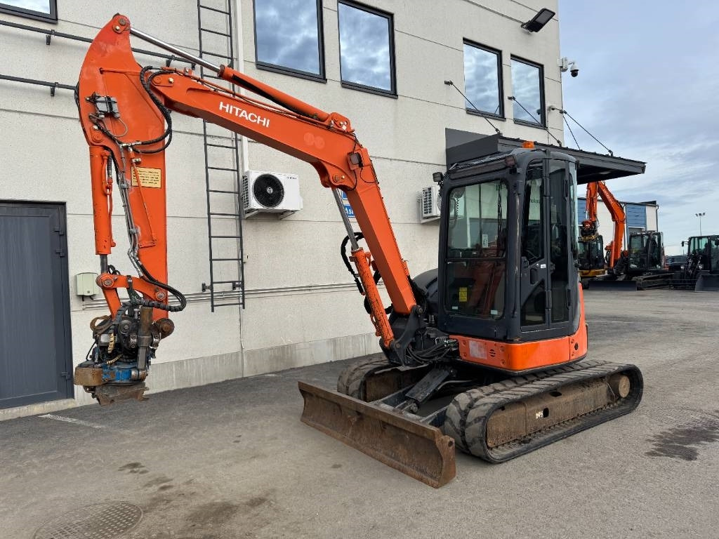 Hitachi ZX50U-2 PYÖRITTÄJÄLLÄ - حفارة مُصَّغرة: صورة 2 Hitachi ZX50U-2 PYÖRITTÄJÄLLÄ - حفارة مُصَّغرة: صورة 2