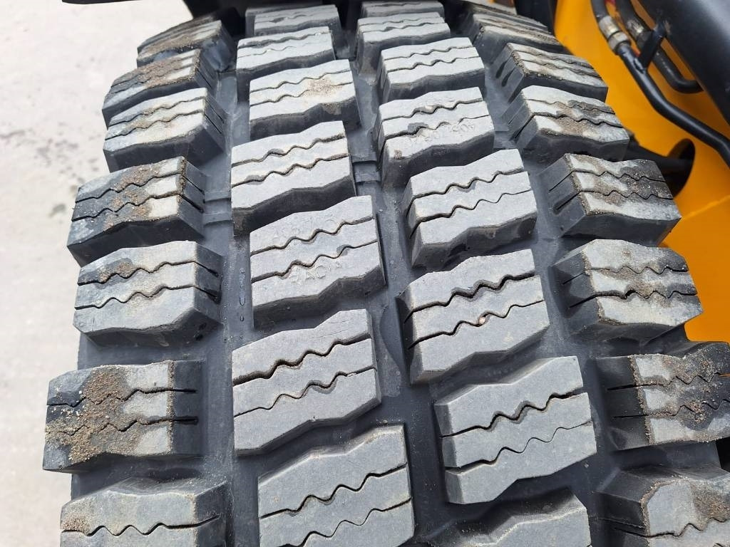 اللودر بعجل JCB 409 AURA, HIEKOITIN YM.: صورة 12