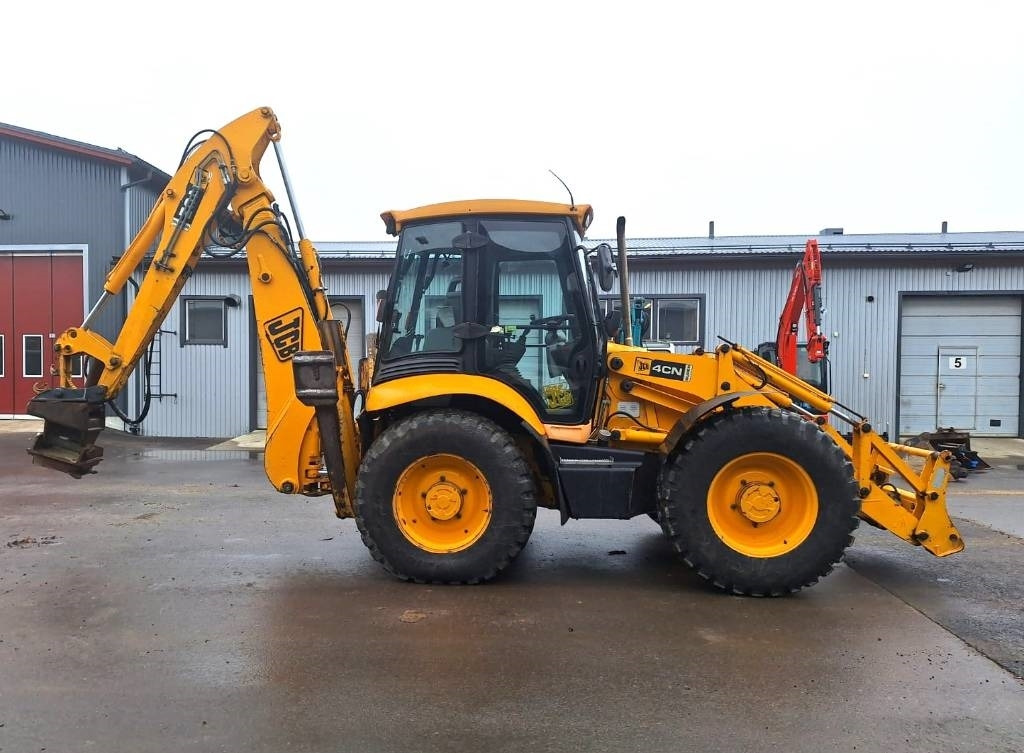 JCB 4CN YHDISTELMÄKONE KALLISTAJALLA - جرافة حفار: صورة 4 JCB 4CN YHDISTELMÄKONE KALLISTAJALLA - جرافة حفار: صورة 4