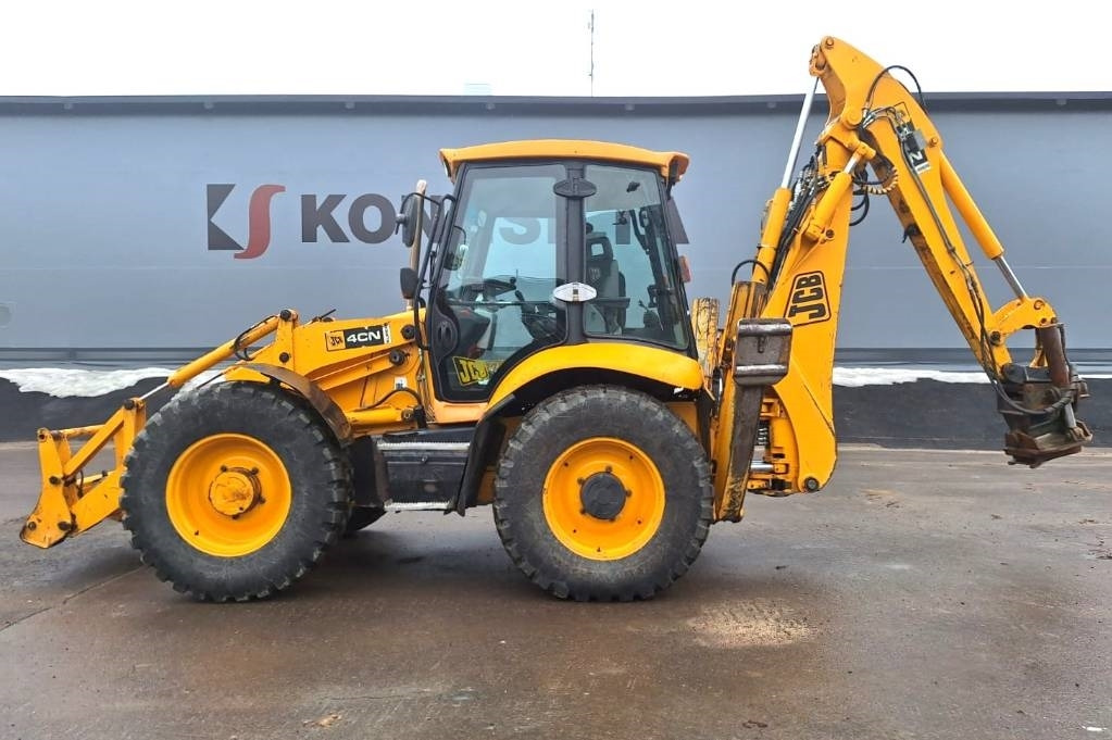 JCB 4CN YHDISTELMÄKONE KALLISTAJALLA - جرافة حفار: صورة 1 JCB 4CN YHDISTELMÄKONE KALLISTAJALLA - جرافة حفار: صورة 1