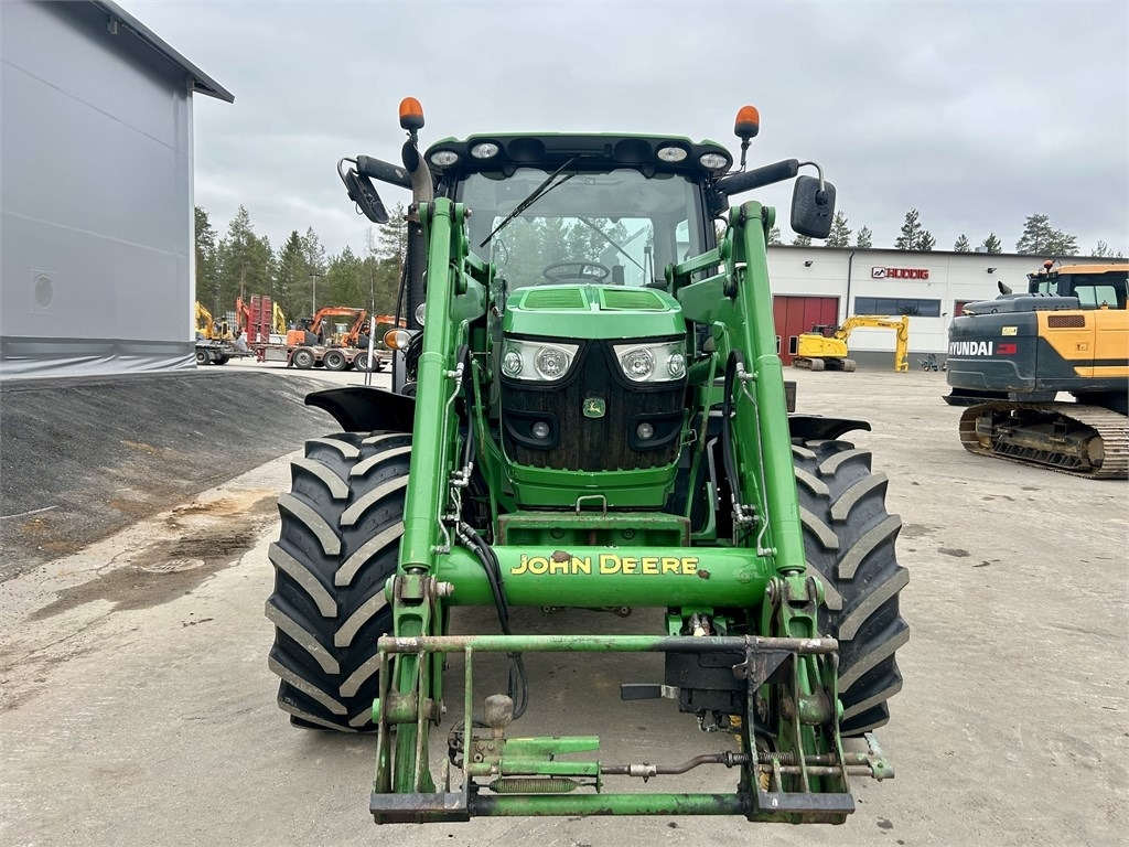 John Deere 6125 R AUTOPOWER ETUKUORMAAJALLA - جرار: صورة 3 John Deere 6125 R AUTOPOWER ETUKUORMAAJALLA - جرار: صورة 3