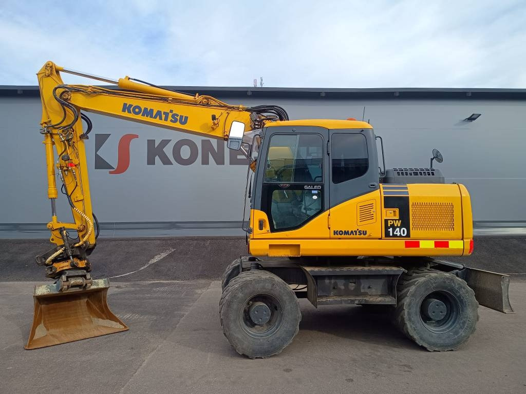 Komatsu MYYTY! SOLD! PW140-7 PYÖRITTÄJÄLLÄ  - حفارة دولاب: صورة 1 Komatsu MYYTY! SOLD! PW140-7 PYÖRITTÄJÄLLÄ  - حفارة دولاب: صورة 1