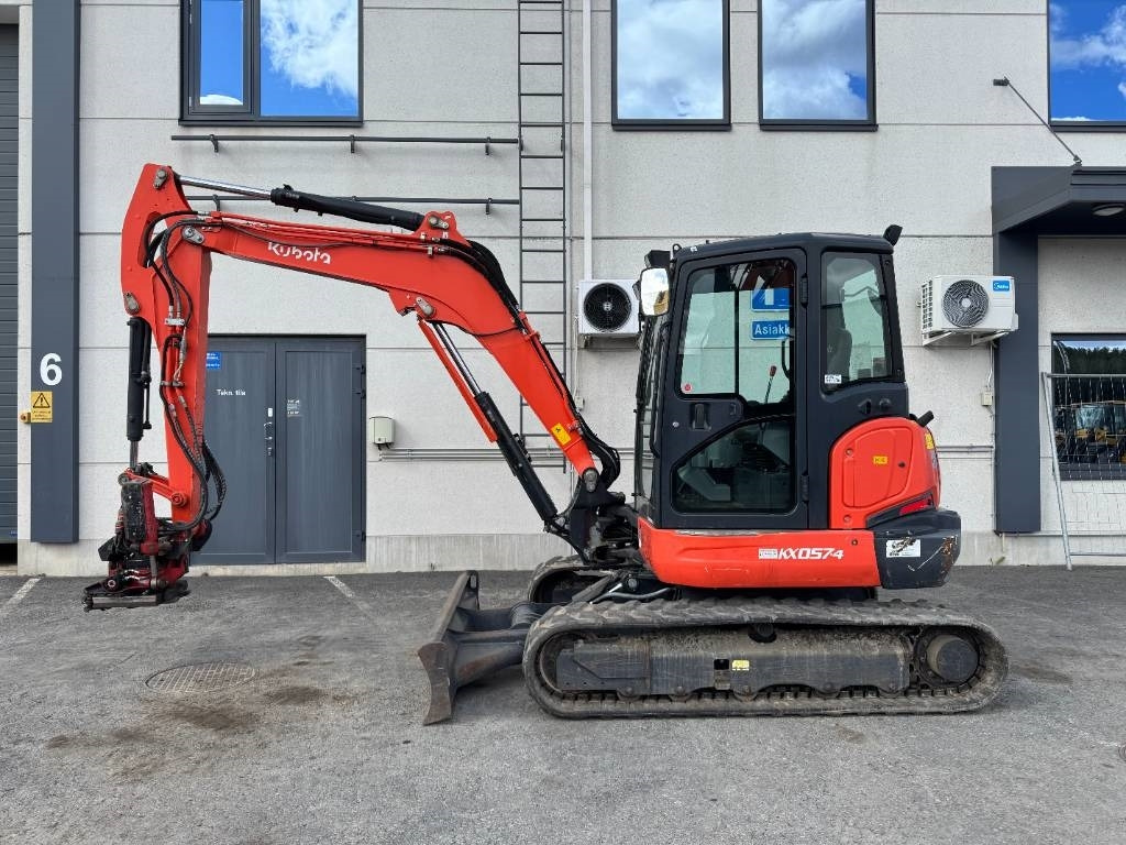 Kubota KX057-4 PYÖRITTÄJÄLLÄ  - حفارة مُصَّغرة: صورة 1 Kubota KX057-4 PYÖRITTÄJÄLLÄ  - حفارة مُصَّغرة: صورة 1