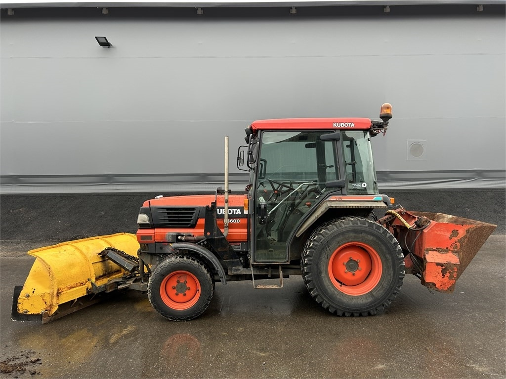 Kubota L 3600 AURA JA HIEKOTIN - جرار البلدية: صورة 1 Kubota L 3600 AURA JA HIEKOTIN - جرار البلدية: صورة 1