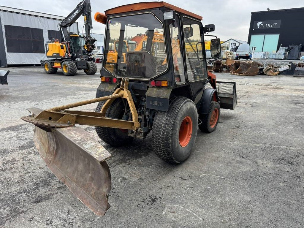 Kubota L245 DT ETUKUORMAAJALLA  - جرار: صورة 4 Kubota L245 DT ETUKUORMAAJALLA  - جرار: صورة 4