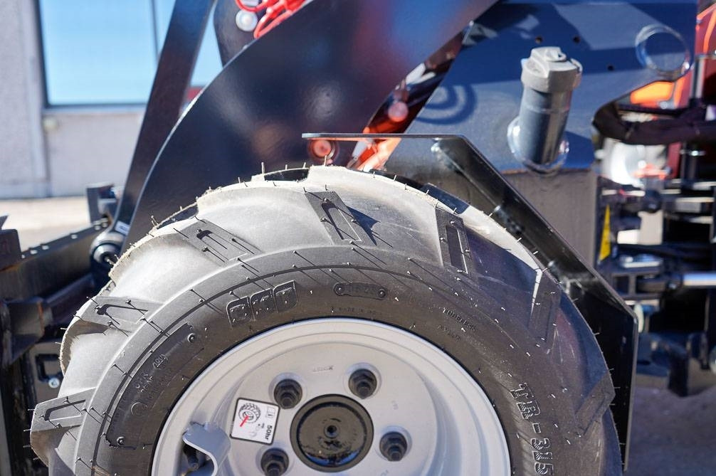 لودر مفصلي صغير Kubota RT100-2: صورة 16