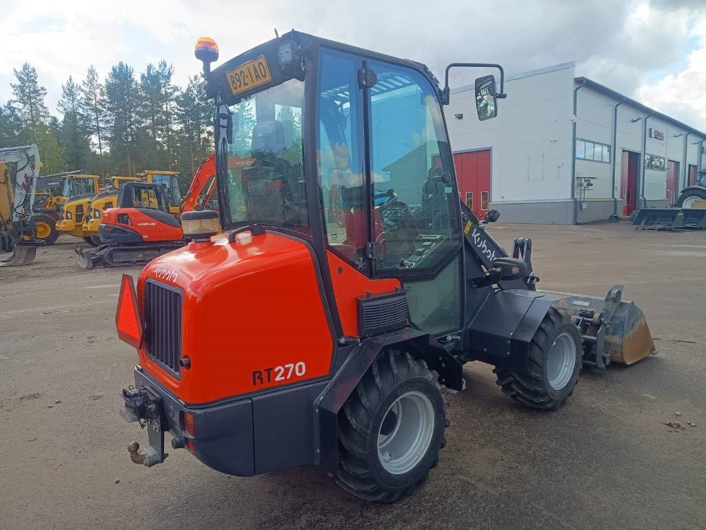 Kubota RT270 KAUHA+PIIKIT - لودر مفصلي صغير: صورة 3 Kubota RT270 KAUHA+PIIKIT - لودر مفصلي صغير: صورة 3