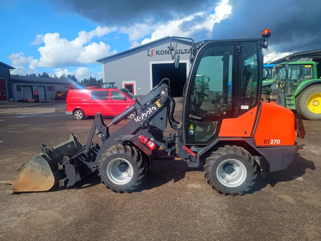Kubota RT270 KAUHA+PIIKIT - لودر مفصلي صغير: صورة 1 Kubota RT270 KAUHA+PIIKIT - لودر مفصلي صغير: صورة 1