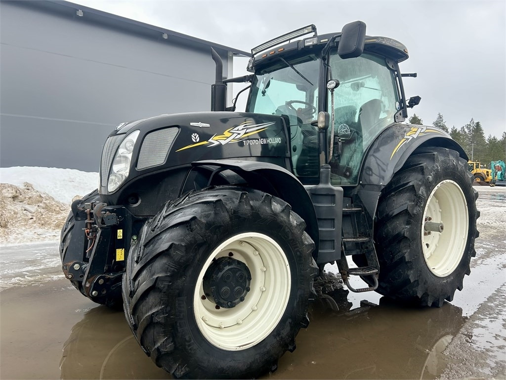 New Holland T 7070 AC - جرار: صورة 1 New Holland T 7070 AC - جرار: صورة 1