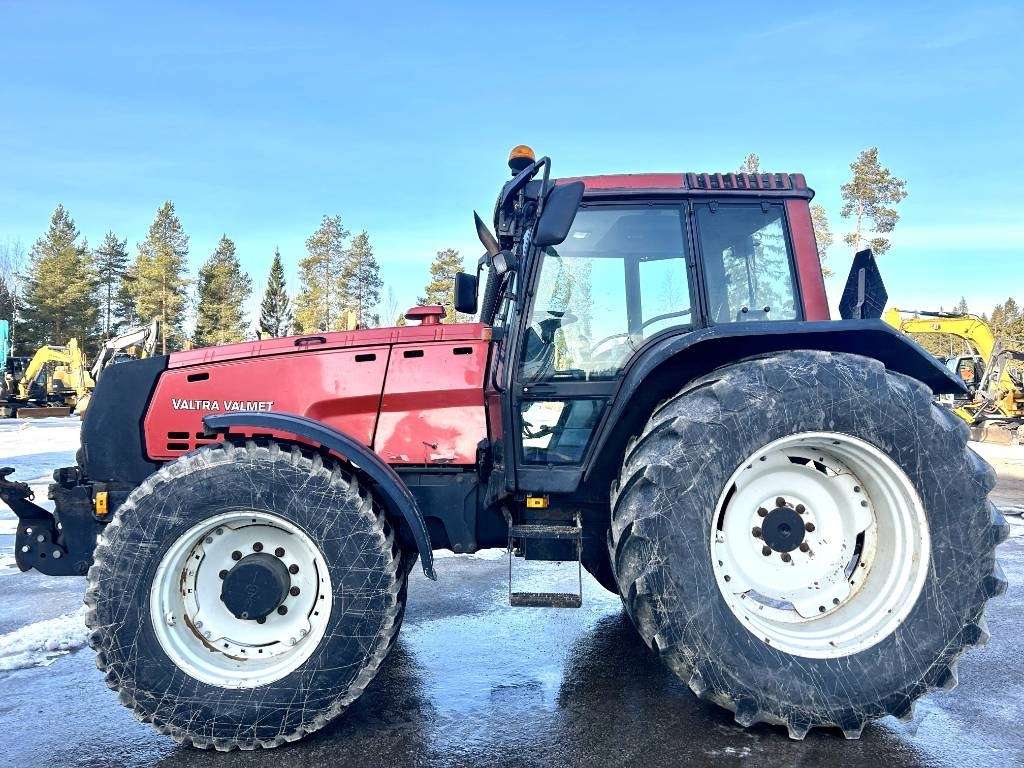 Valtra MYYTY! SOLD! 8450 ETUNOSTOLAITTEELLA - جرار: صورة 2 Valtra MYYTY! SOLD! 8450 ETUNOSTOLAITTEELLA - جرار: صورة 2