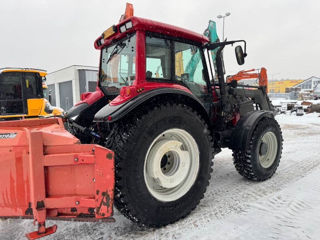 Valtra MYYTY! SOLD! M130 ETUKUORMAAJALLA - جرار: صورة 5 Valtra MYYTY! SOLD! M130 ETUKUORMAAJALLA - جرار: صورة 5