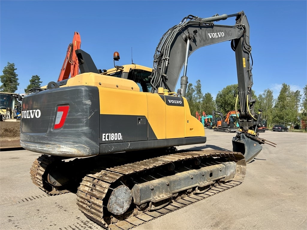 Volvo EC180DL PYÖRITTÄJÄLLÄ - حفار زحاف: صورة 5 Volvo EC180DL PYÖRITTÄJÄLLÄ - حفار زحاف: صورة 5