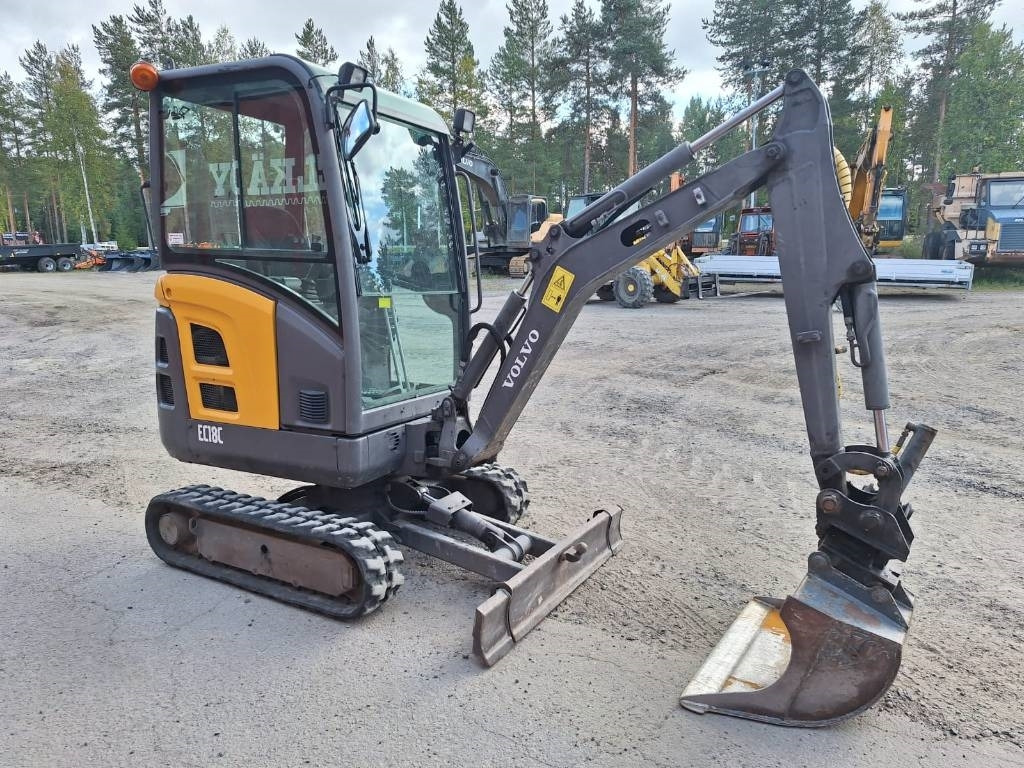 Volvo EC18C KALLISTAJALLA *EI ALVIA* - حفارة مُصَّغرة: صورة 5 Volvo EC18C KALLISTAJALLA *EI ALVIA* - حفارة مُصَّغرة: صورة 5