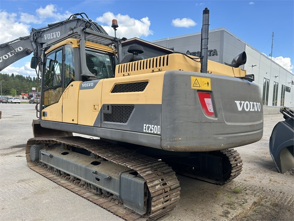 Volvo EC250DNL PYÖRITTÄJÄLLÄ - حفار زحاف: صورة 3 Volvo EC250DNL PYÖRITTÄJÄLLÄ - حفار زحاف: صورة 3