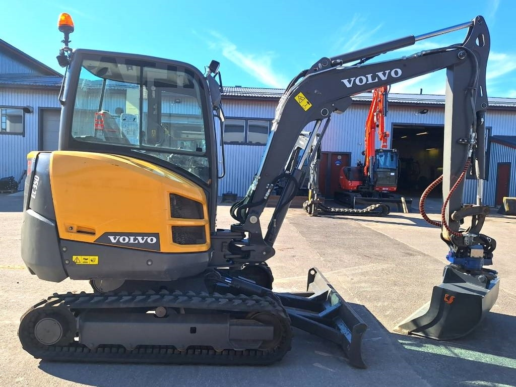 Volvo EC35D PYÖRITTÄJÄLLÄ - حفارة مُصَّغرة: صورة 5 Volvo EC35D PYÖRITTÄJÄLLÄ - حفارة مُصَّغرة: صورة 5