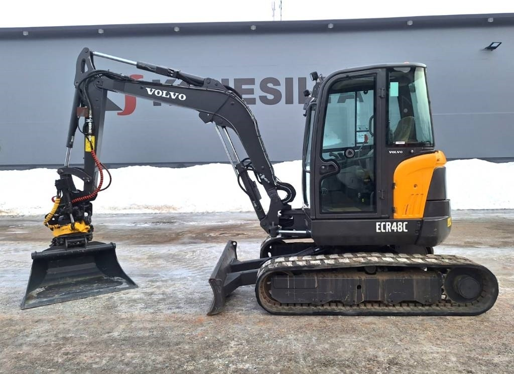Volvo ECR48C PYÖRITTÄJÄ PIHDEILLÄ - حفارة مُصَّغرة: صورة 1 Volvo ECR48C PYÖRITTÄJÄ PIHDEILLÄ - حفارة مُصَّغرة: صورة 1