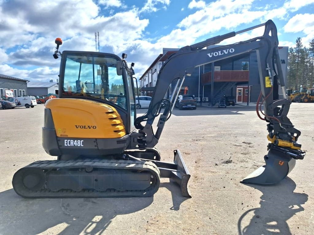 Volvo MYYTY! SOLD! ECR48C PYÖRITTÄJÄ PIHDEILLÄ - حفارة مُصَّغرة: صورة 5 Volvo MYYTY! SOLD! ECR48C PYÖRITTÄJÄ PIHDEILLÄ - حفارة مُصَّغرة: صورة 5