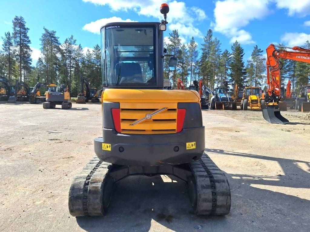 Volvo MYYTY! SOLD! ECR48C PYÖRITTÄJÄ PIHDEILLÄ - حفارة مُصَّغرة: صورة 3 Volvo MYYTY! SOLD! ECR48C PYÖRITTÄJÄ PIHDEILLÄ - حفارة مُصَّغرة: صورة 3