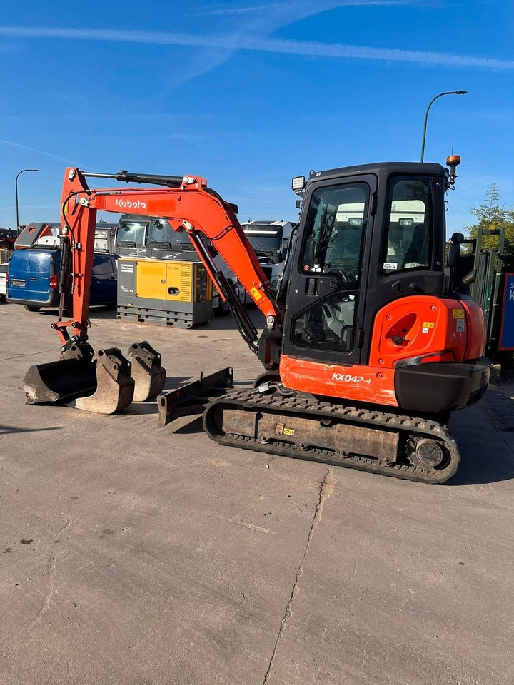 Kubota KX042-4. 3 Löffel. - حفارة مُصَّغرة: صورة 4 Kubota KX042-4. 3 Löffel. - حفارة مُصَّغرة: صورة 4