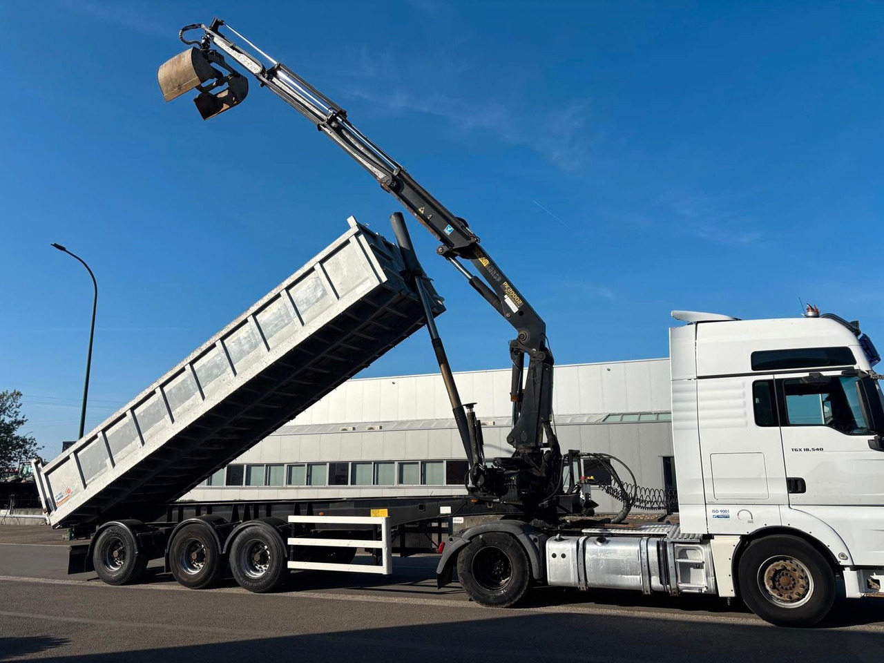 MAN TGX 18.540. Kipper + Kran PK20002. - شاحنة كرين: صورة 3 MAN TGX 18.540. Kipper + Kran PK20002. - شاحنة كرين: صورة 3