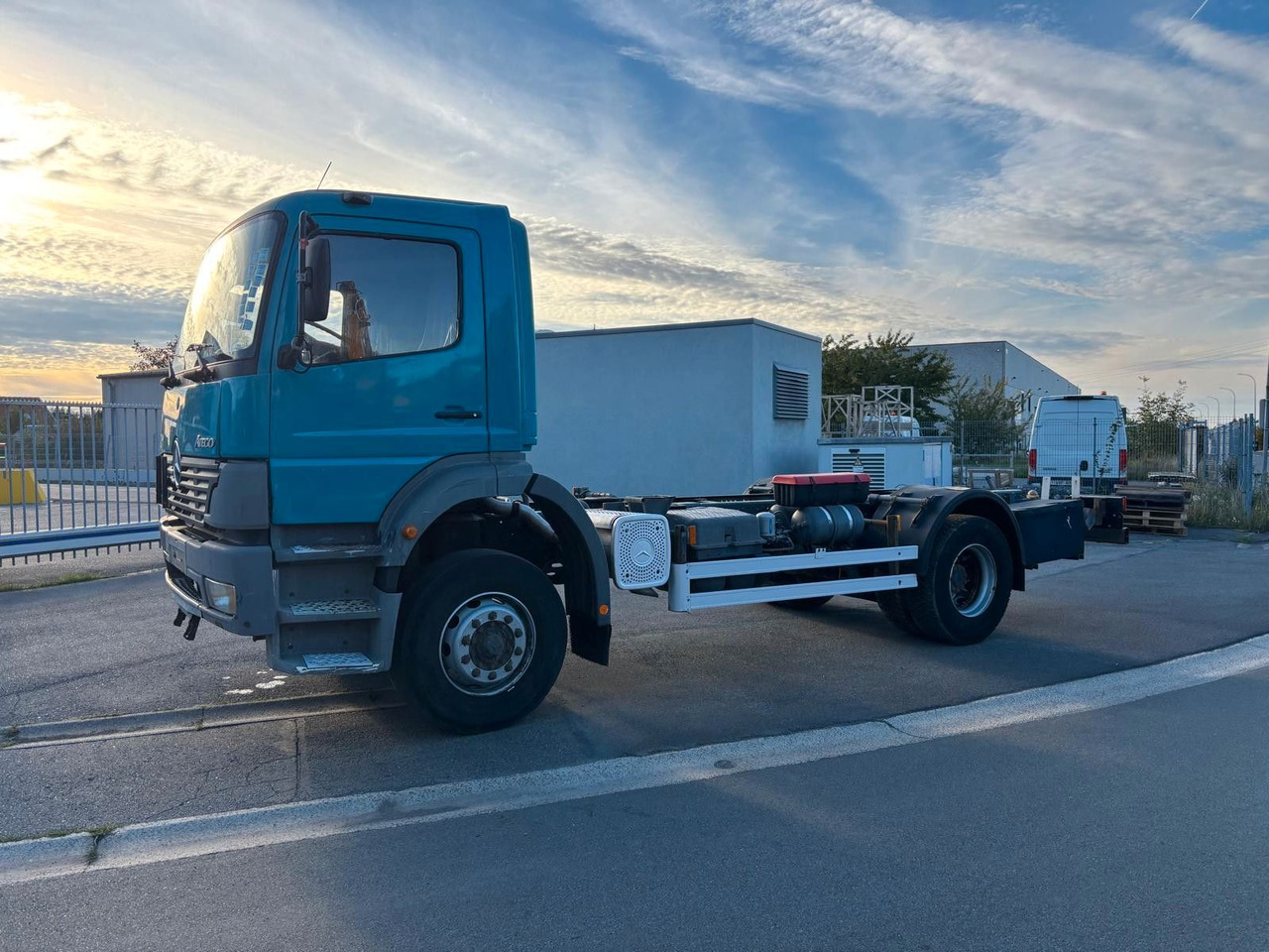 Mercedes-Benz Atego 1823. 6 Zylinder. - شاحنة هيكل كابينة: صورة 2 Mercedes-Benz Atego 1823. 6 Zylinder. - شاحنة هيكل كابينة: صورة 2