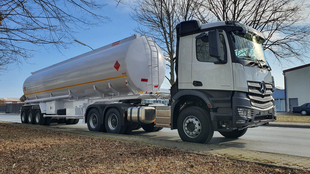 Sievering 40000 LITRE ADR FUEL TANK SEMI-TRAILER FOR MERCEDES ACTROS - نصف مقطورة صهريج: صورة 1 Sievering 40000 LITRE ADR FUEL TANK SEMI-TRAILER FOR MERCEDES ACTROS - نصف مقطورة صهريج: صورة 1