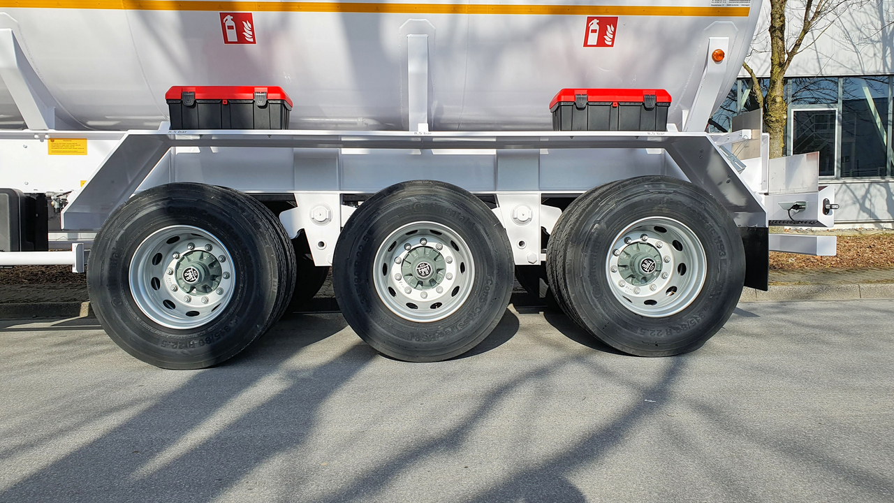 Sievering 40000 LITRE ADR FUEL TANK SEMI-TRAILER FOR MERCEDES ACTROS - نصف مقطورة صهريج: صورة 4 Sievering 40000 LITRE ADR FUEL TANK SEMI-TRAILER FOR MERCEDES ACTROS - نصف مقطورة صهريج: صورة 4